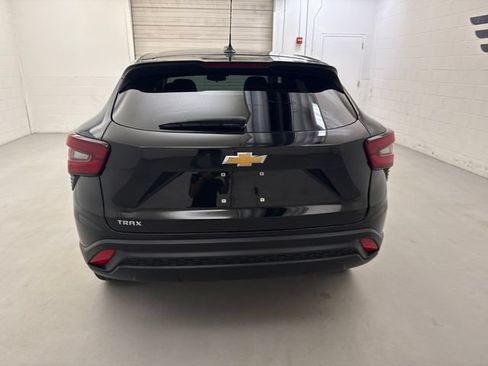 Used 2024 Chevrolet Trax LS FWD image 4