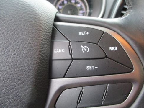 Used 2019 Jeep Cherokee Limited image 11