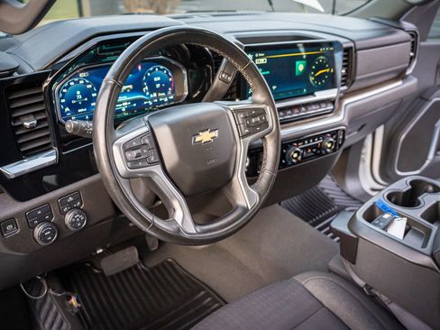 Used 2024 Chevrolet Silverado 2500 LT w/ Convenience Package image 15
