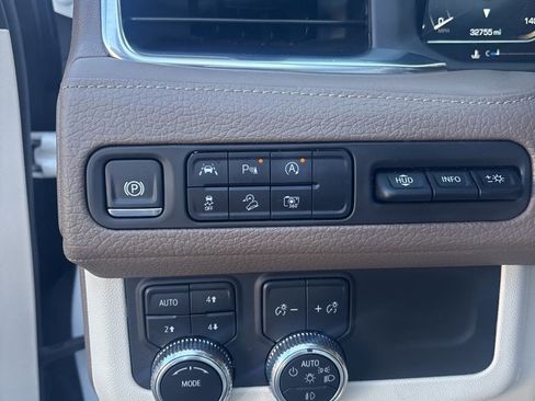 Used 2024 GMC Yukon Denali image 15