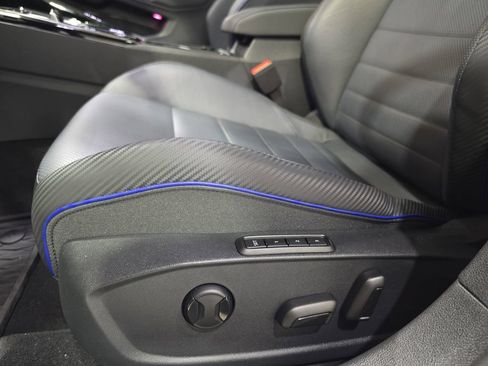 Used 2024 Volkswagen Golf R AWD/4WD image 32