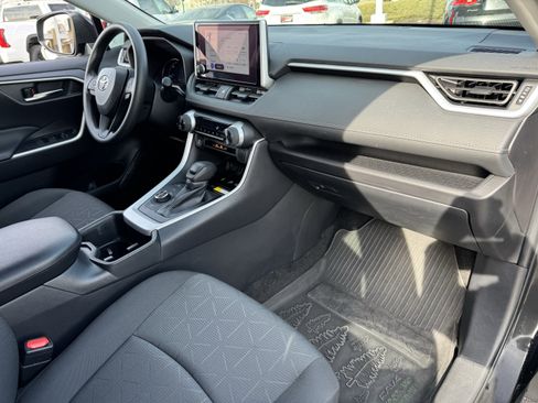 Used 2024 Toyota RAV4 AWD Hybrid image 37