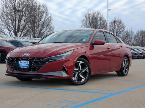 Used 2022 Hyundai Elantra Limited image 2