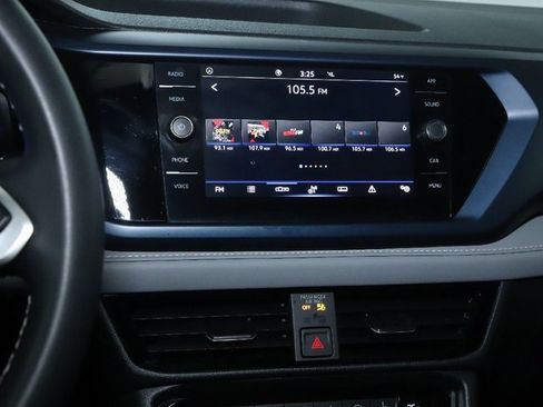 Used 2024 Volkswagen Taos SE image 27