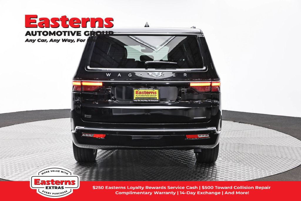Used 2024 Jeep Wagoneer Series III w/ Premium Group I AWD/4WD image 7