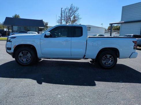 Used 2025 Nissan Frontier SV image 7