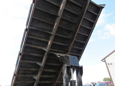 Used 2022 Ford F750 2WD Regular Cab Super Duty image 38