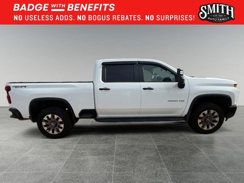 Used 2022 Chevrolet Silverado 2500 Custom w/ Custom Value Package AWD/4WD image 3