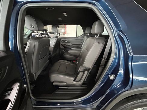 Used 2023 Chevrolet Traverse LT image 37