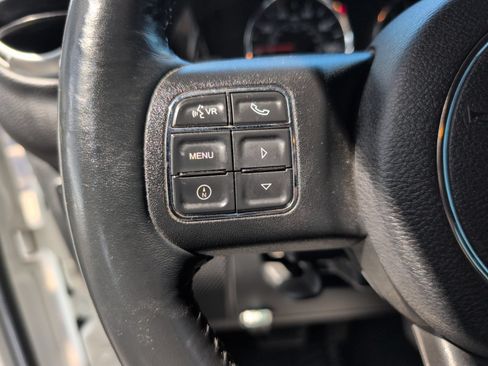Used 2016 Jeep Wrangler Unlimited Rubicon w/ Connectivity Group AWD/4WD image 11