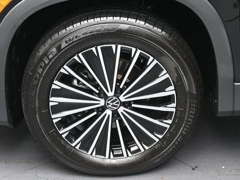 Used 2025 Volkswagen Tiguan S FWD image 13