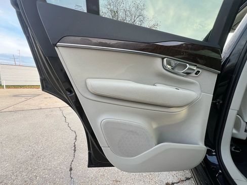 Used 2016 Volvo XC90 T6 Momentum w/ Momentum Plus Package image 13