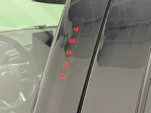 Used 2020 Ford Explorer Platinum w/ Premium Technology Package image 19