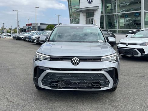 New 2025 Volkswagen Taos SE image 25