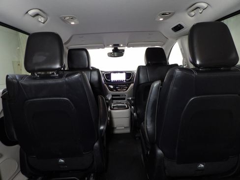 Used 2024 Chrysler Pacifica Limited FWD image 10