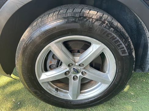 Used 2017 Ford Explorer XLT AWD/4WD image 44