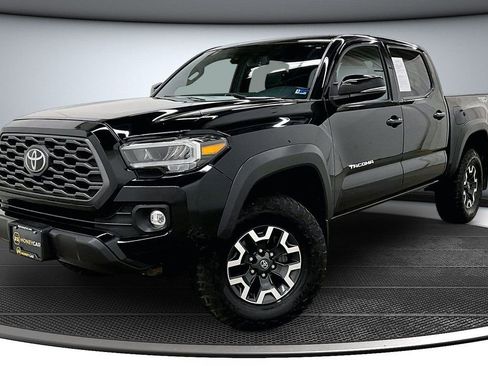 Used 2022 Toyota Tacoma TRD Off-Road w/ TRD Premium Off Road Package AWD/4WD image 3