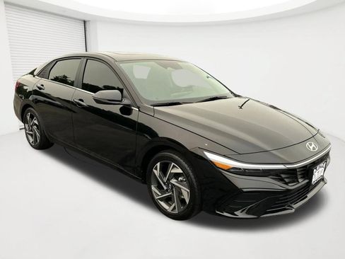 Used 2025 Hyundai Elantra Limited w/ Cargo Package FWD image 3