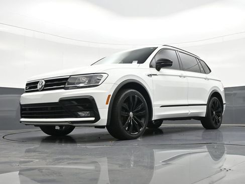 Used 2020 Volkswagen Tiguan SE R-Line image 27