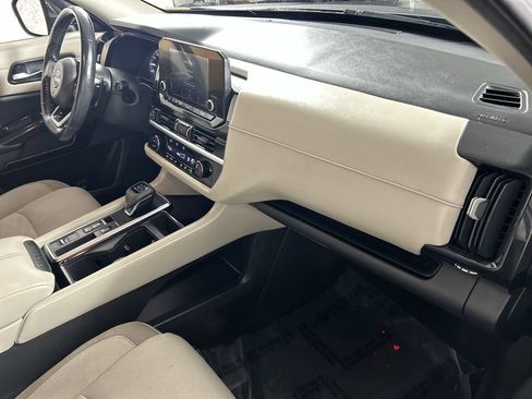 Used 2022 Nissan Pathfinder SV image 27