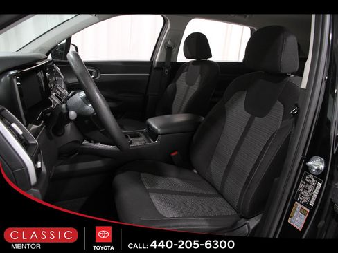 Used 2023 Kia Sorento LX image 5