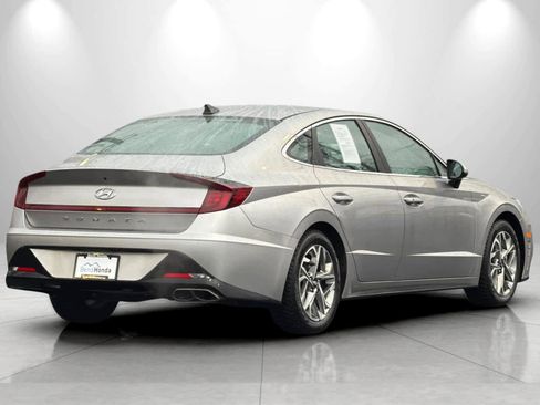 Used 2021 Hyundai Sonata SEL w/ Preferred Accessory Package image 2