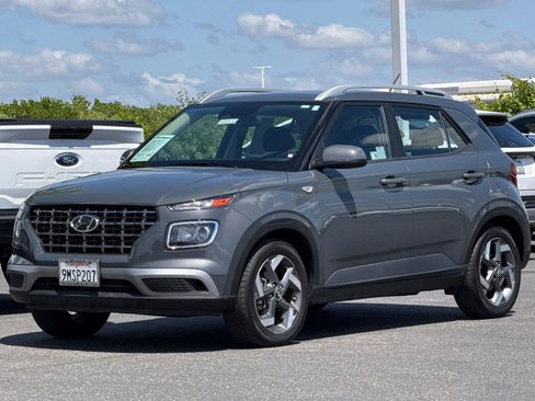 Used 2025 Hyundai Venue SEL FWD image 7