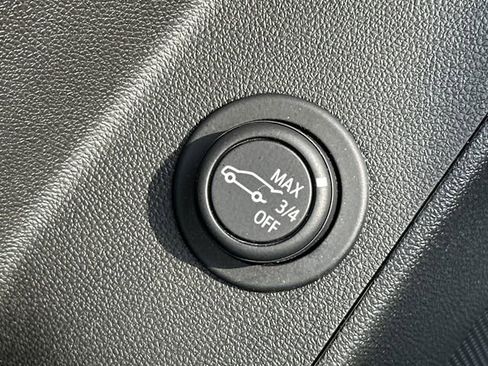 Used 2023 Chevrolet Equinox LT FWD image 14