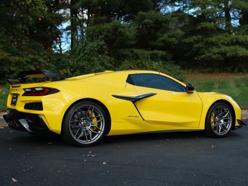 Used 2025 Chevrolet Corvette Z06 w/ Chrome Exterior Badge Package image 16