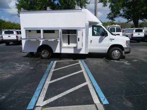Used 2018 Ford E-350 and Econoline 350 Super Duty w/ Power Windows & Locks Group image 1