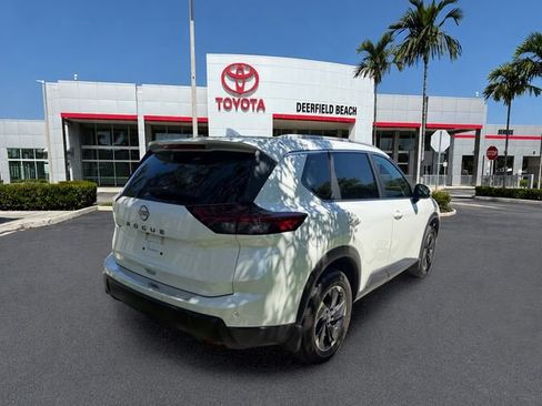 Used 2025 Nissan Rogue SV w/ SV Premium Package FWD image 9
