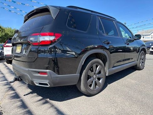 Used 2025 Honda Pilot Sport image 4
