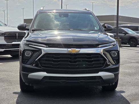 Used 2025 Chevrolet TrailBlazer LT AWD/4WD image 2