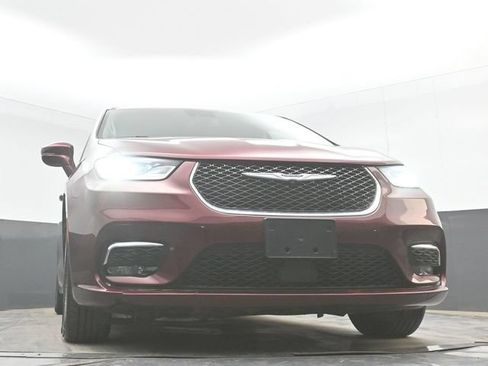Used 2021 Chrysler Pacifica Touring w/ Cold Weather Group FWD image 41