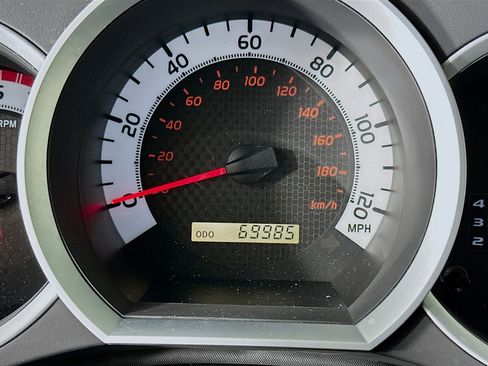 Used 2015 Toyota Tacoma PreRunner w/ SR5 Package image 18