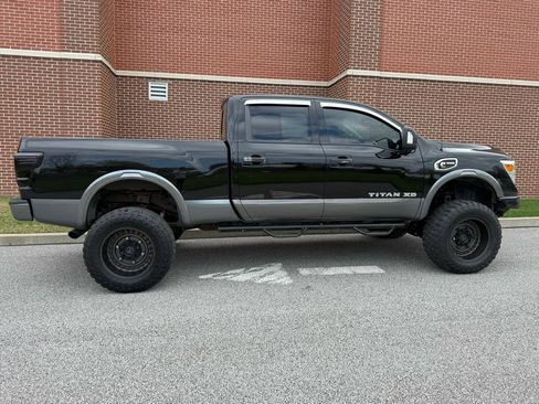 Used 2017 Nissan Titan PRO-4X image 18