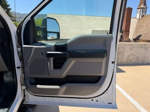 Used 2017 Ford F250 XL w/ Power Equipment Group AWD/4WD image 16