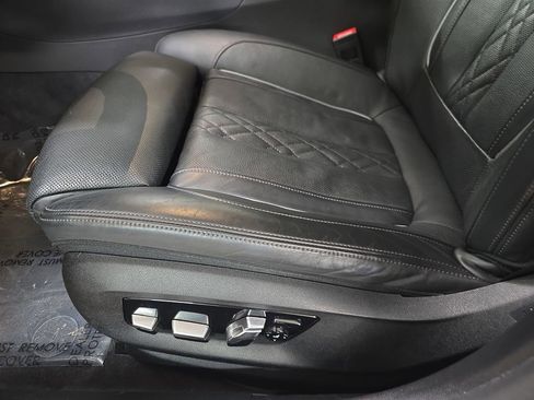 Used 2021 BMW M550i xDrive w/ Executive Package image 25