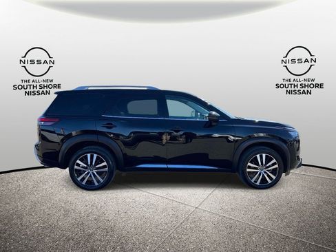 Certified 2025 Nissan Pathfinder Platinum AWD/4WD image 5