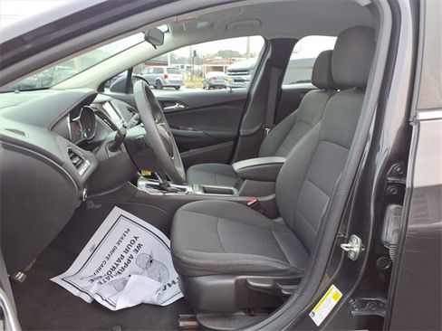 Used 2017 Chevrolet Cruze LT image 17