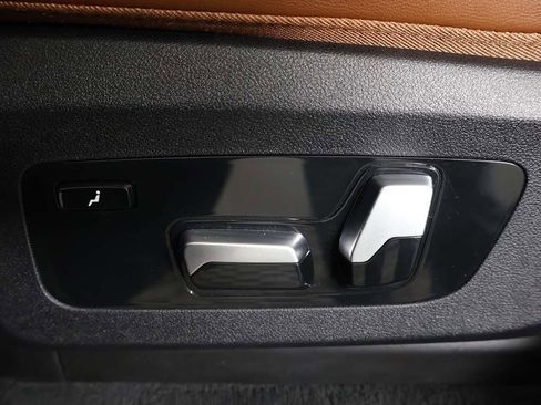 Used 2024 BMW X7 M60i w/ Executive Package image 44