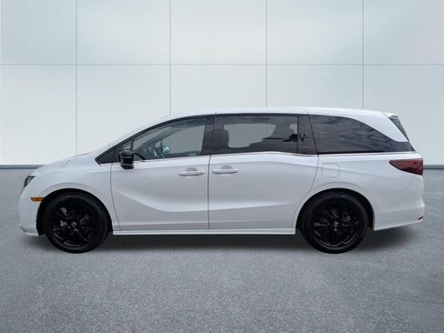 Used 2024 Honda Odyssey Sport image 3