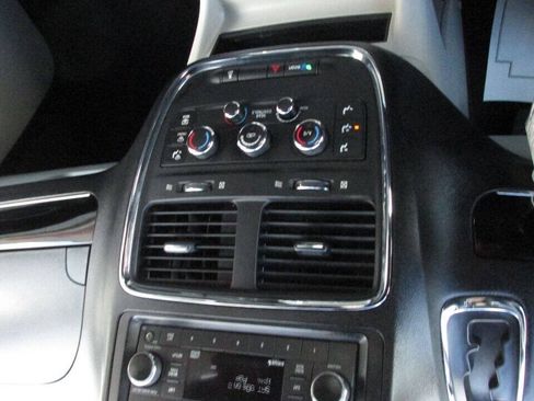 Used 2017 Dodge Grand Caravan SXT FWD image 55