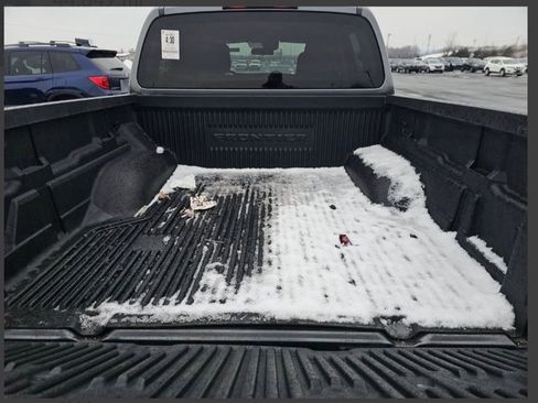 Used 2023 Nissan Frontier SV image 13