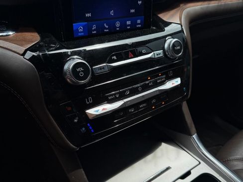 Used 2021 Ford Explorer King Ranch w/ Premium Technology Package RWD image 19