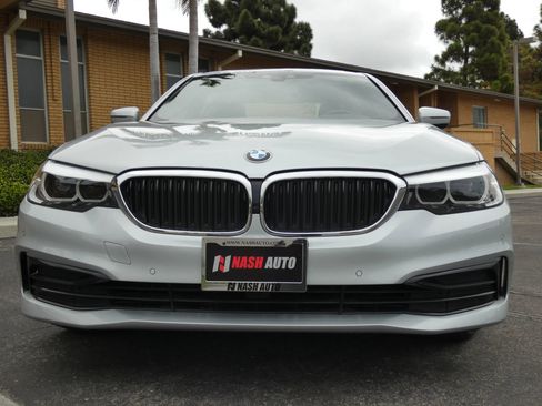 Used 2019 BMW 530i w/ Convenience Package image 16