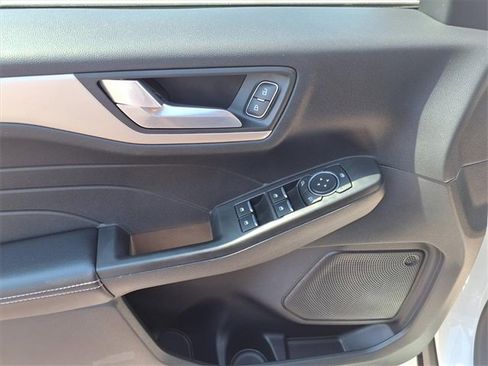 Used 2022 Ford Escape SEL image 13