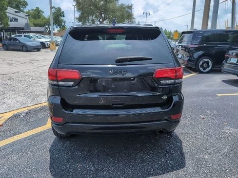 Used 2018 Jeep Grand Cherokee Altitude RWD image 6