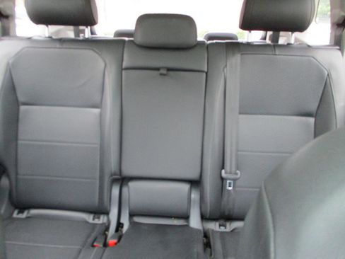 Used 2020 Volkswagen Tiguan SE w/ Panoramic Sunroof Package FWD image 17