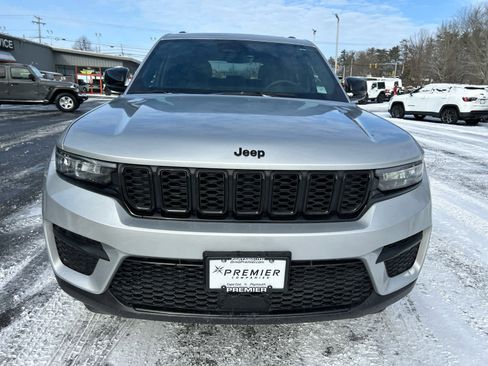 Used 2025 Jeep Grand Cherokee Altitude image 22